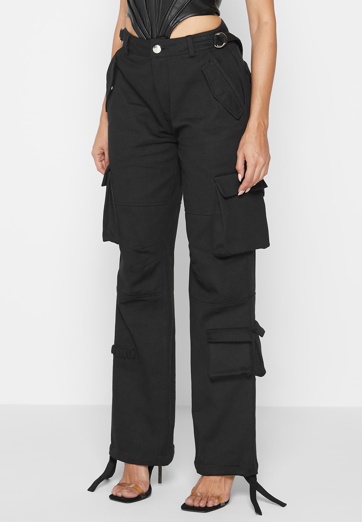 mid-rise-cargo-pants-black
