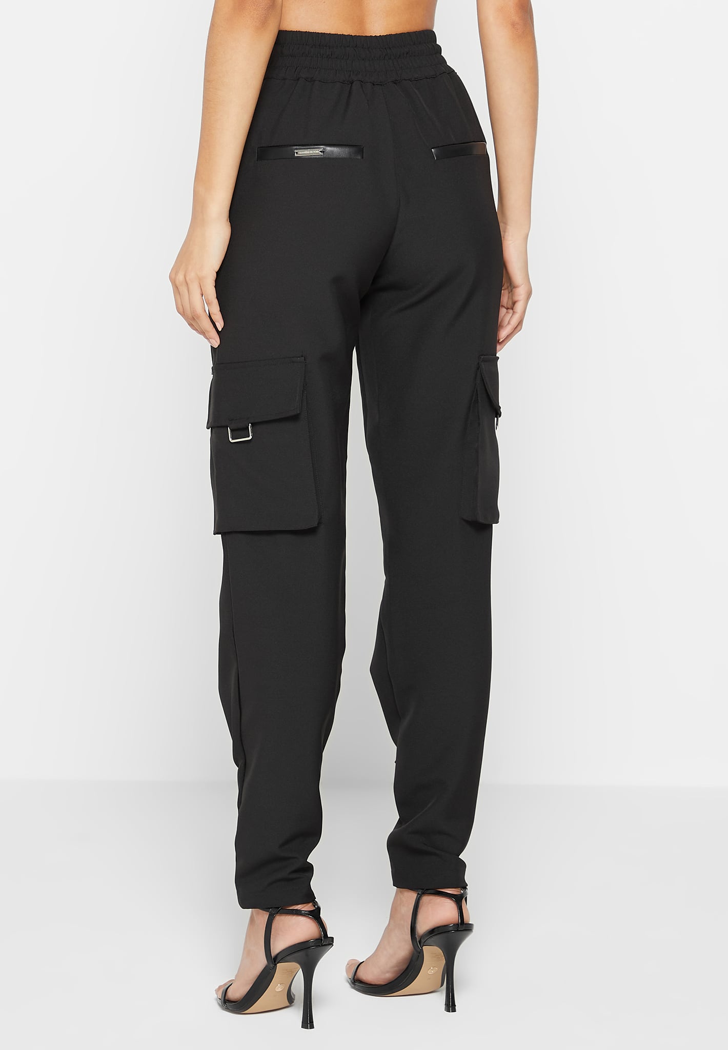 https://www.manieredevoir.com/cdn/shop/products/trousers-with-zip-detail-black3.jpg?v=1682353895
